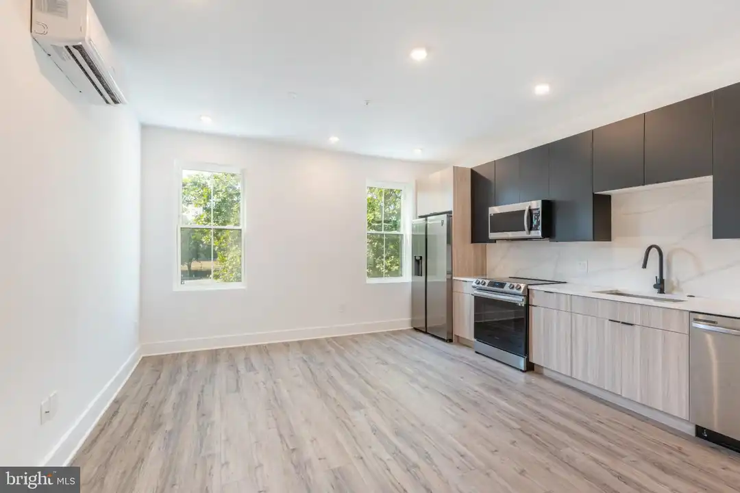 2339 N College Ave unit 1 - View 3