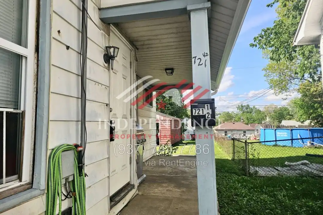 721 E Pearl St – photo 1 of 10
