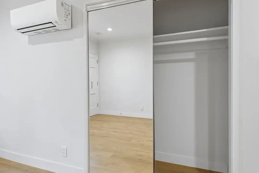Apartment in Los Angeles, Pico-Union - More