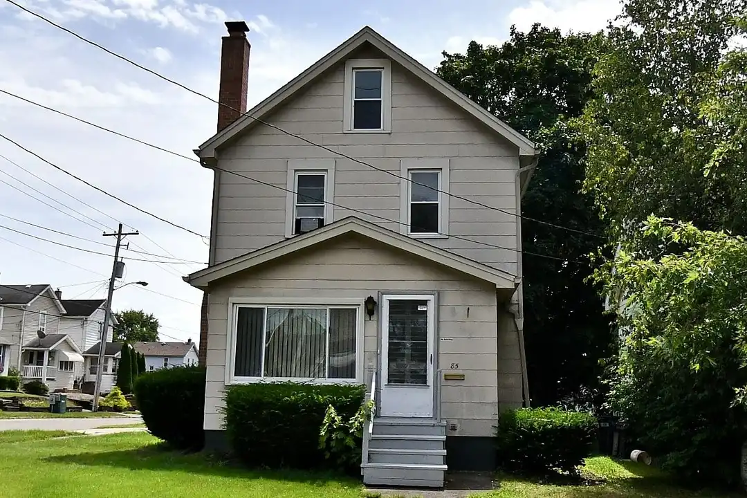 85 Smithsonian St – photo 1 of 14