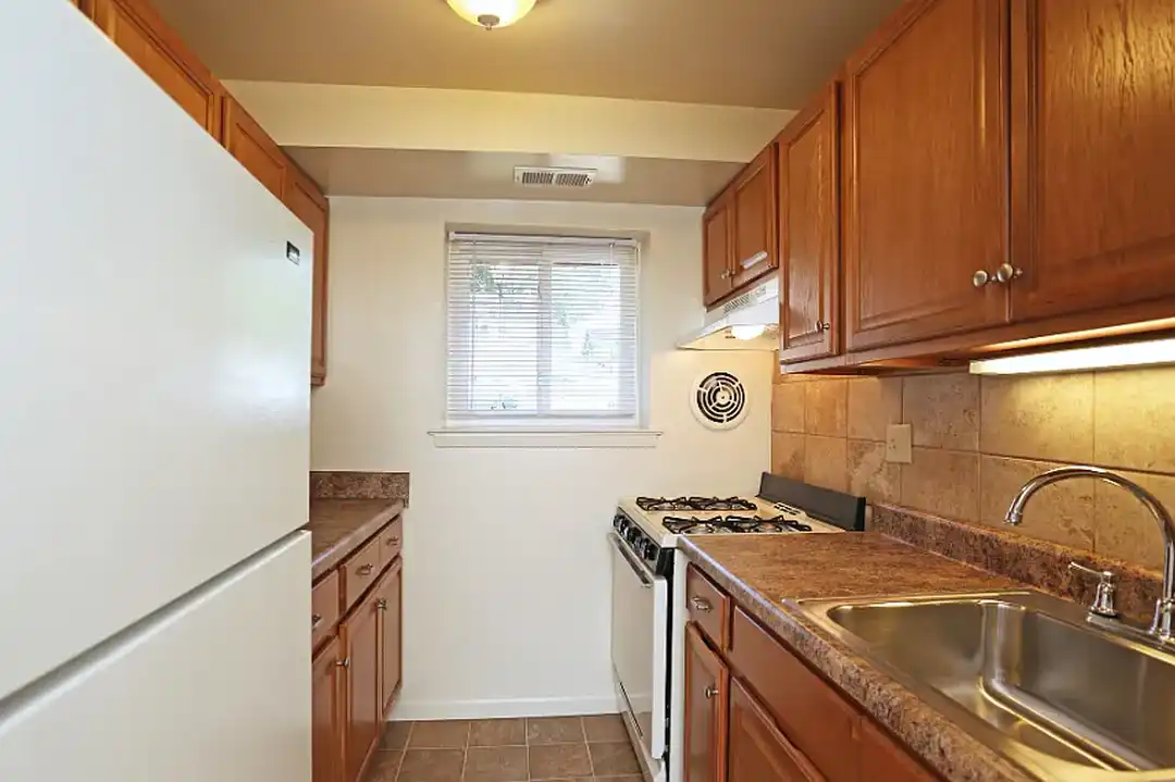 Canal House Apartments – photo 1 of 6