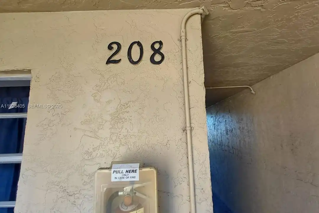 Apartment in Coral Springs - View 3