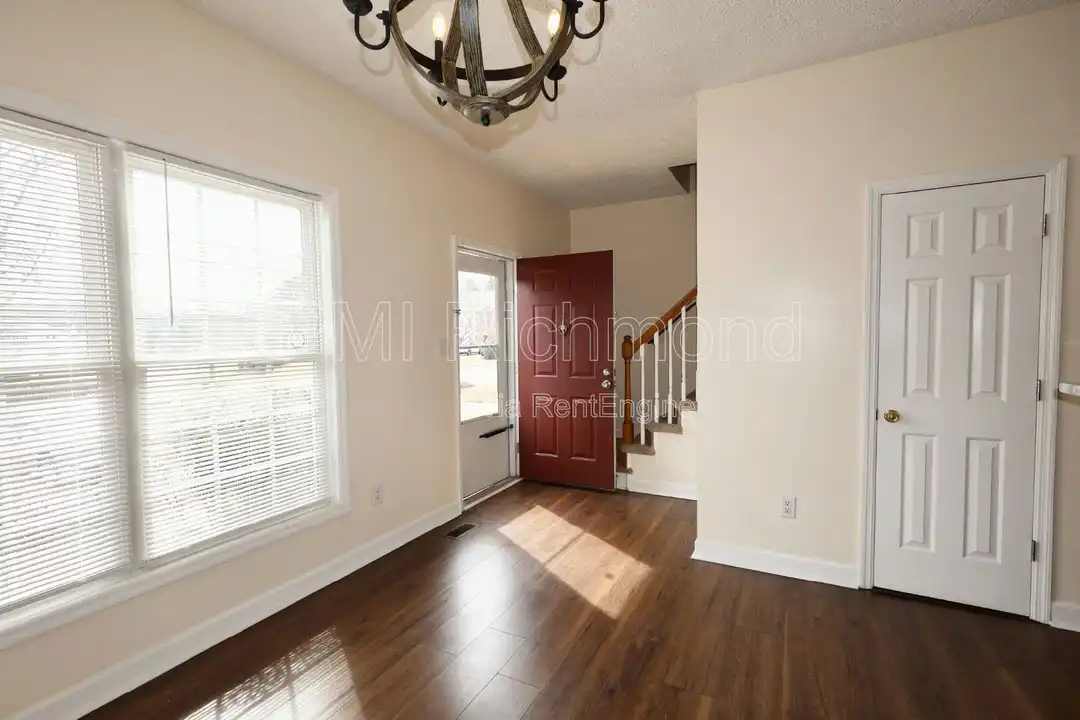 2716 Goyne Loop - View 4