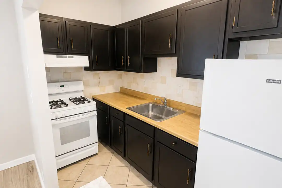 321 Ella St unit 3 – photo 1 of 8