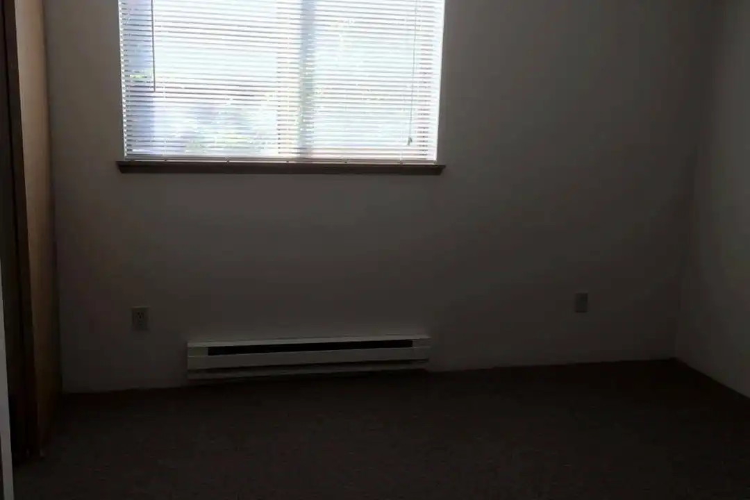 515 S Tonasket Ave unit 102 - View 5