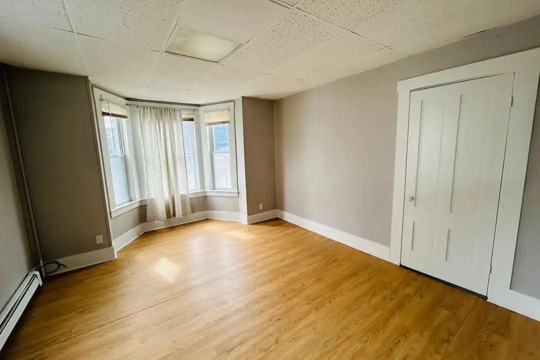 18-20 Dover St unit 3 - View 4