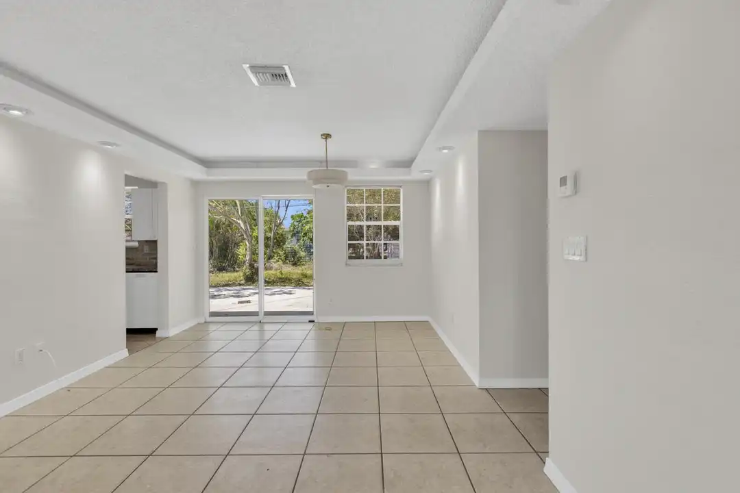 261 NE 42nd St - View 5