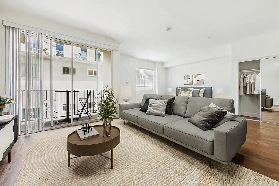 Apartment in Los Angeles, Castle Heights, Palms - View 5