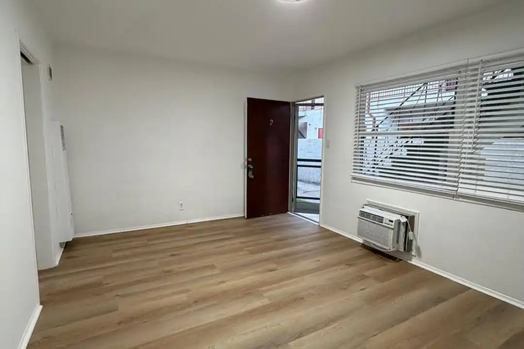 935 N Louise St unit 2 - View 2