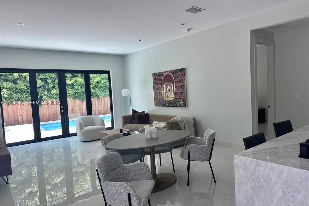 8410 SW 65th Ave - View 5