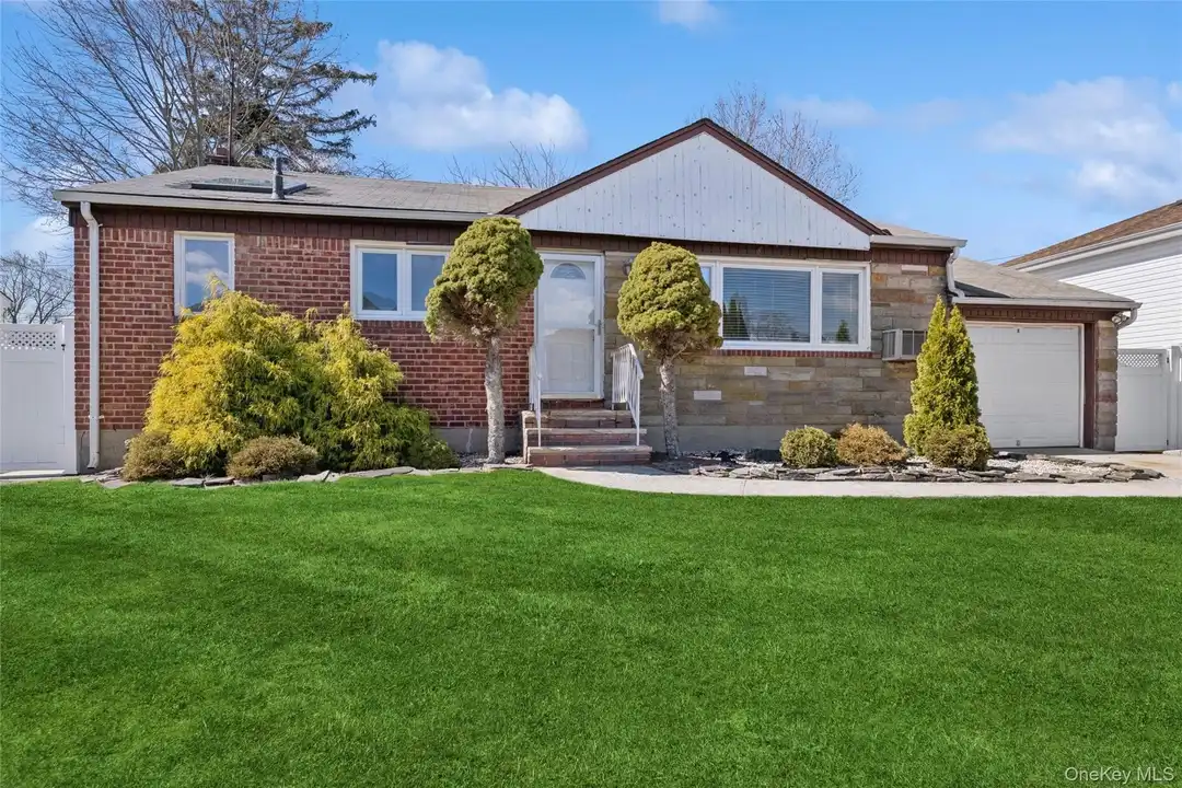 31 Evelyn Ln – photo 1 of 25