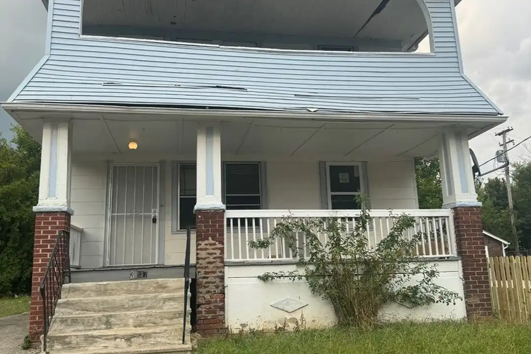 3037 E 121st St unit Up Unit – photo 1