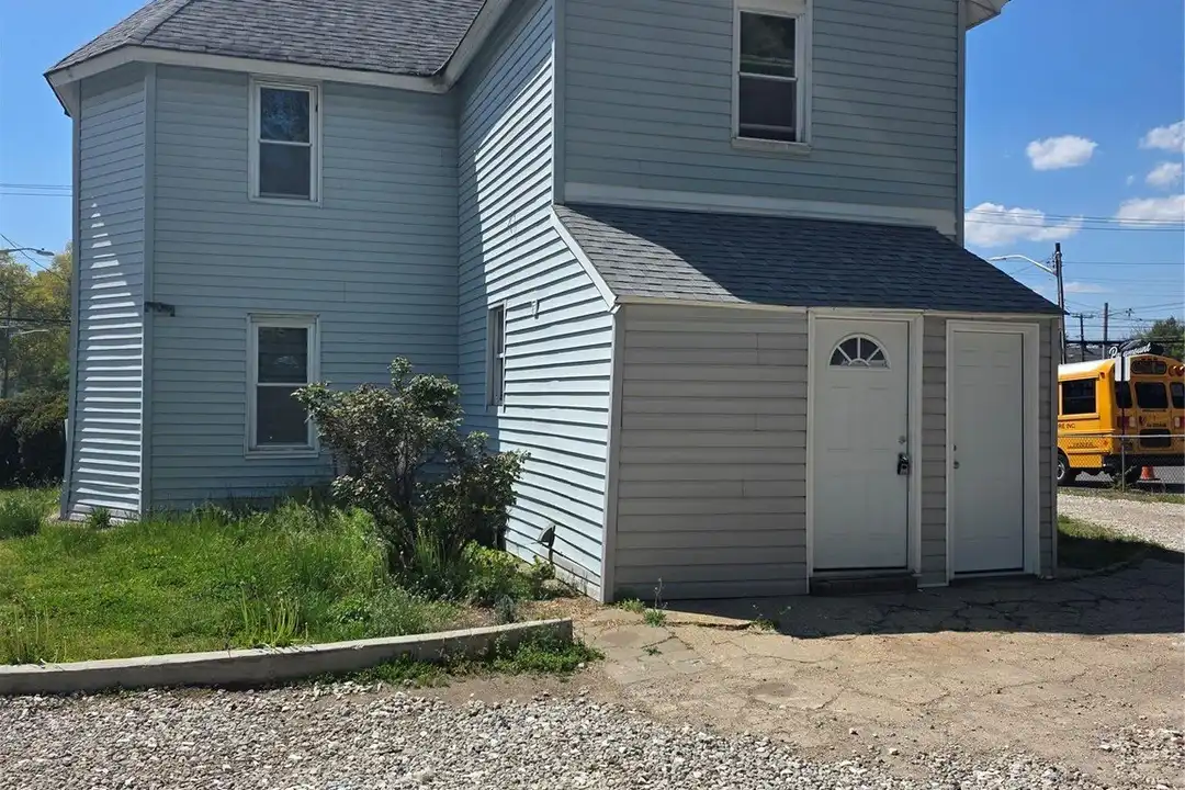 291 Uniondale Ave – photo 1 of 10