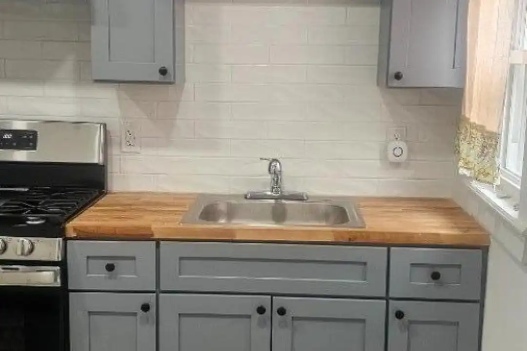 202 Clerk St #1 - More