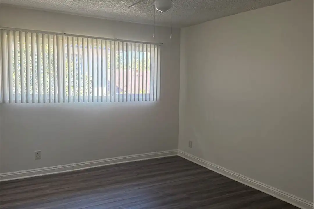 914 W Pine St - View 6