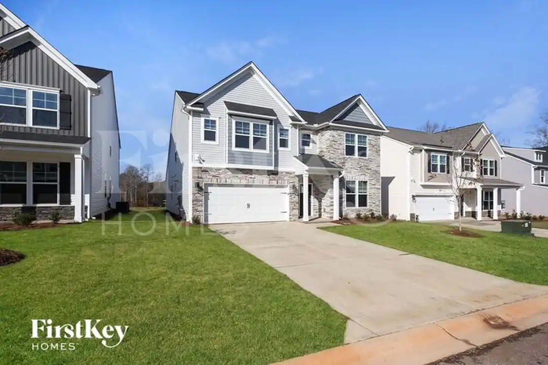 565 Hillpark Ln - View 2