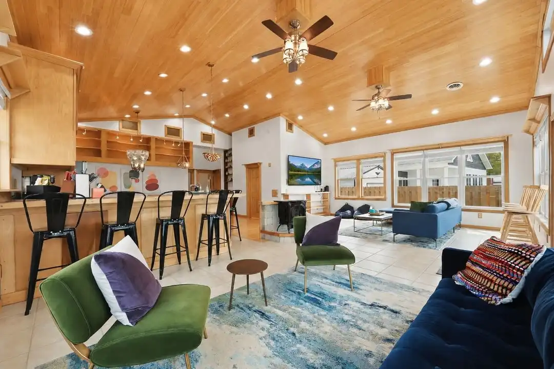 4262 Lake Rd E unit 1593881P – photo 1 of 50