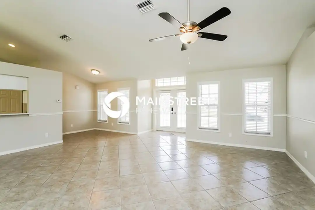2221 NE 3rd St - View 2
