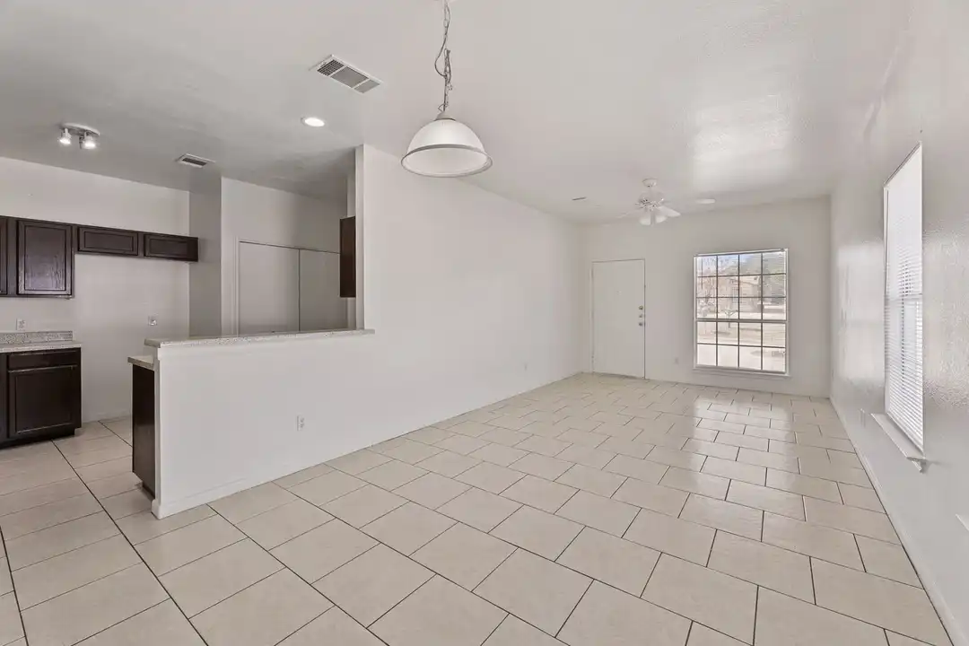 2302 S Bagdad Rd unit A - View 6