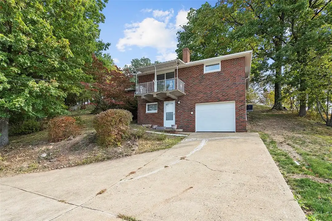 8966 Knoll St – photo 1 of 23