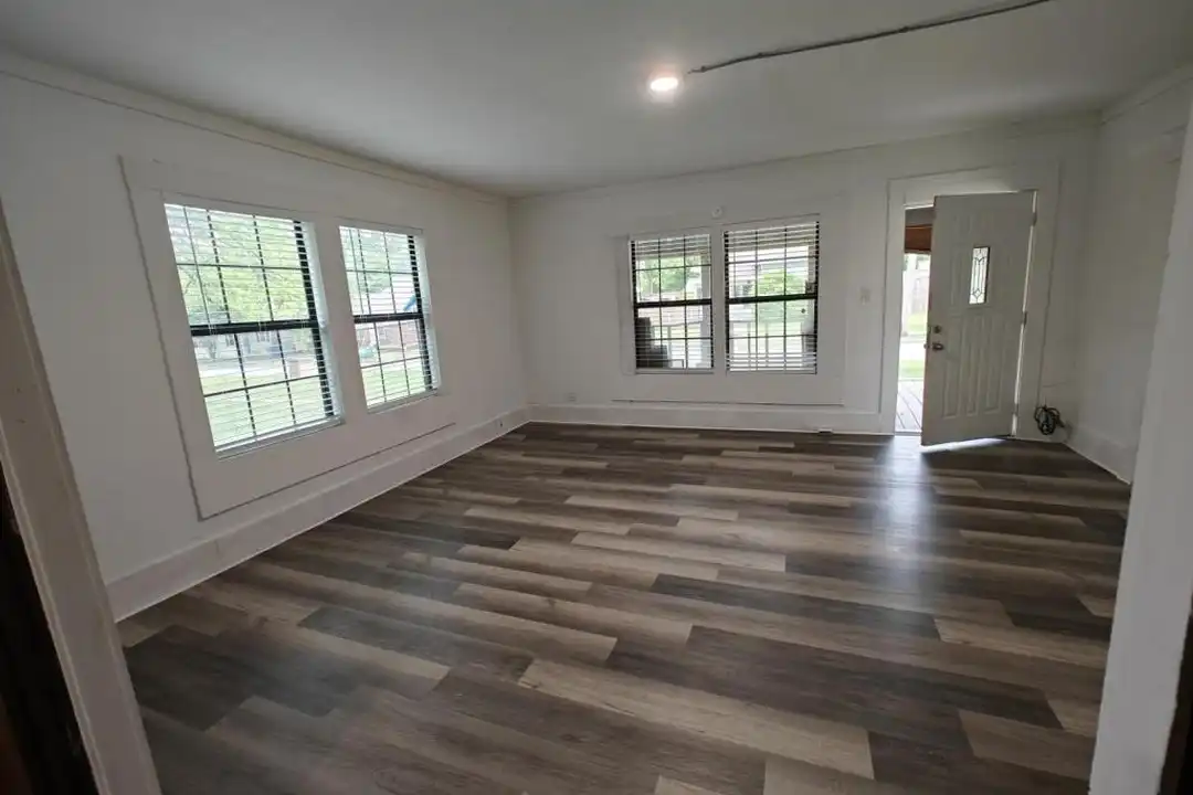 211 E Standifer St unit B - View 4