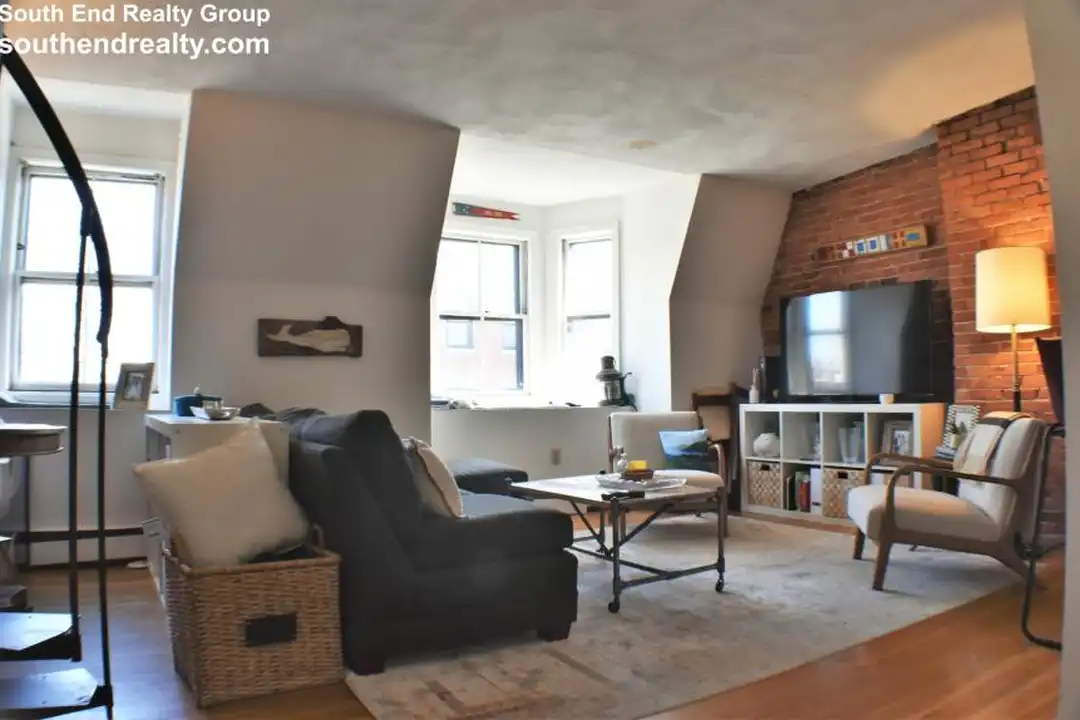 Apartment in Boston - View 4