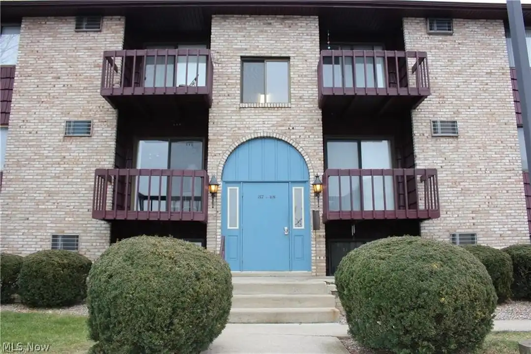 200 Fernwood Rd unit 9 – photo 1 of 8