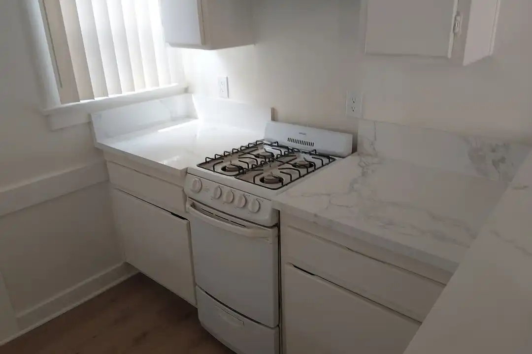 Apartment in Long Beach - More