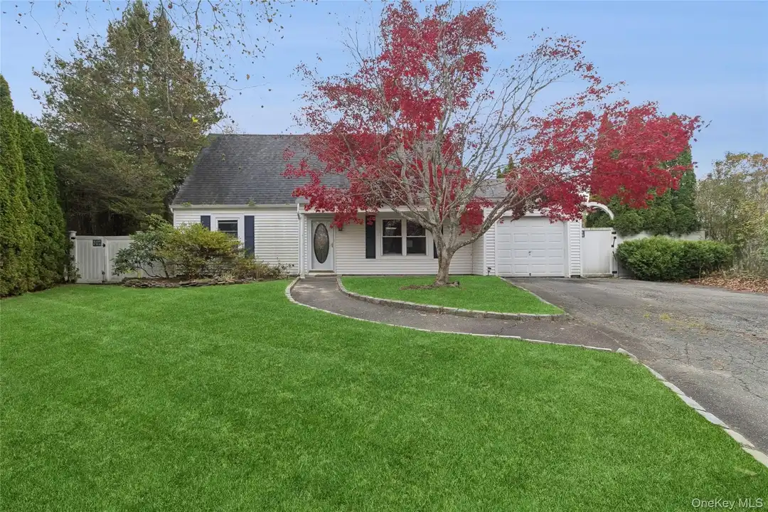 3 Meadowgrass Ln – photo 1 of 38