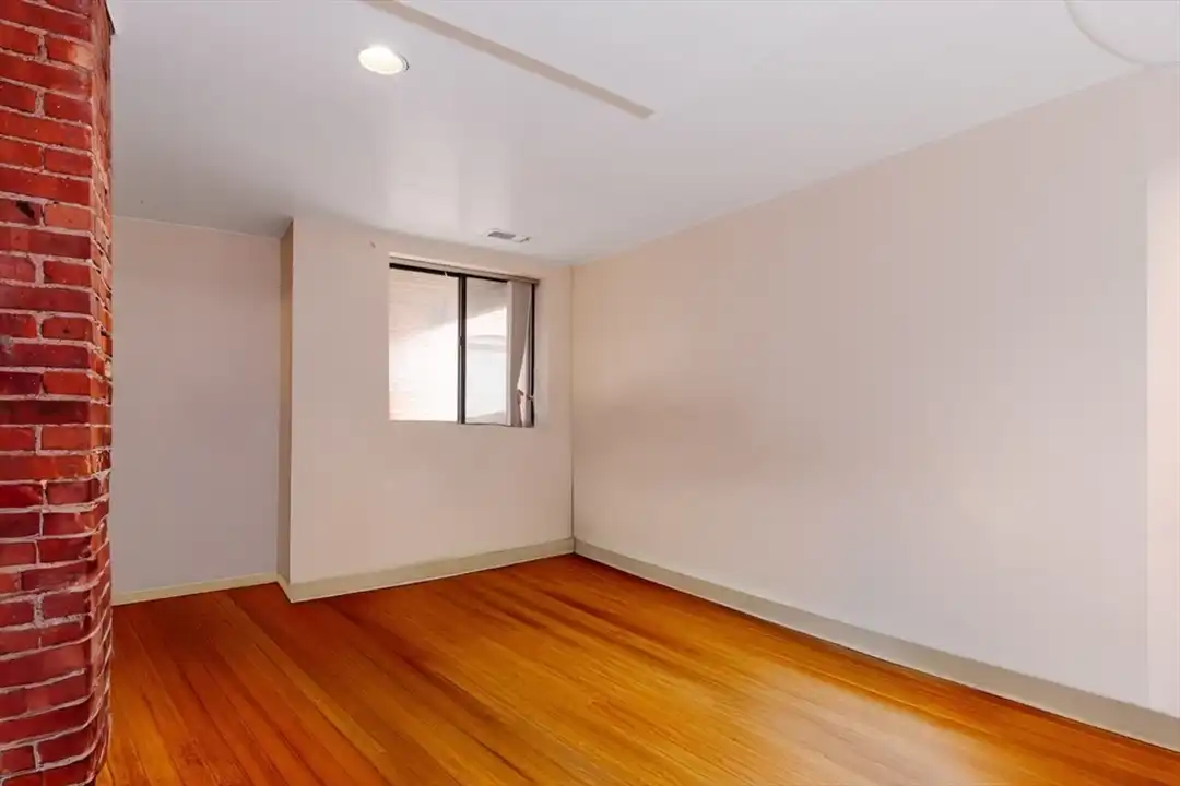 111 Gainsborough St unit 108 - More