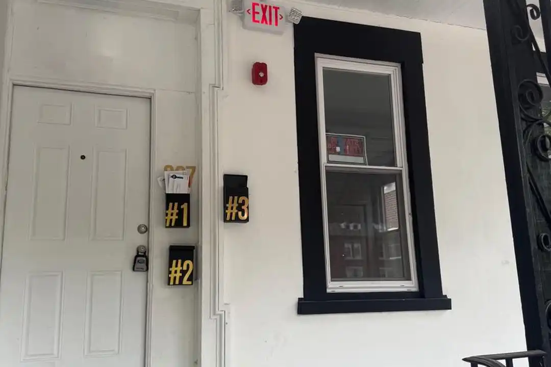 Apartment in Trenton - View 2
