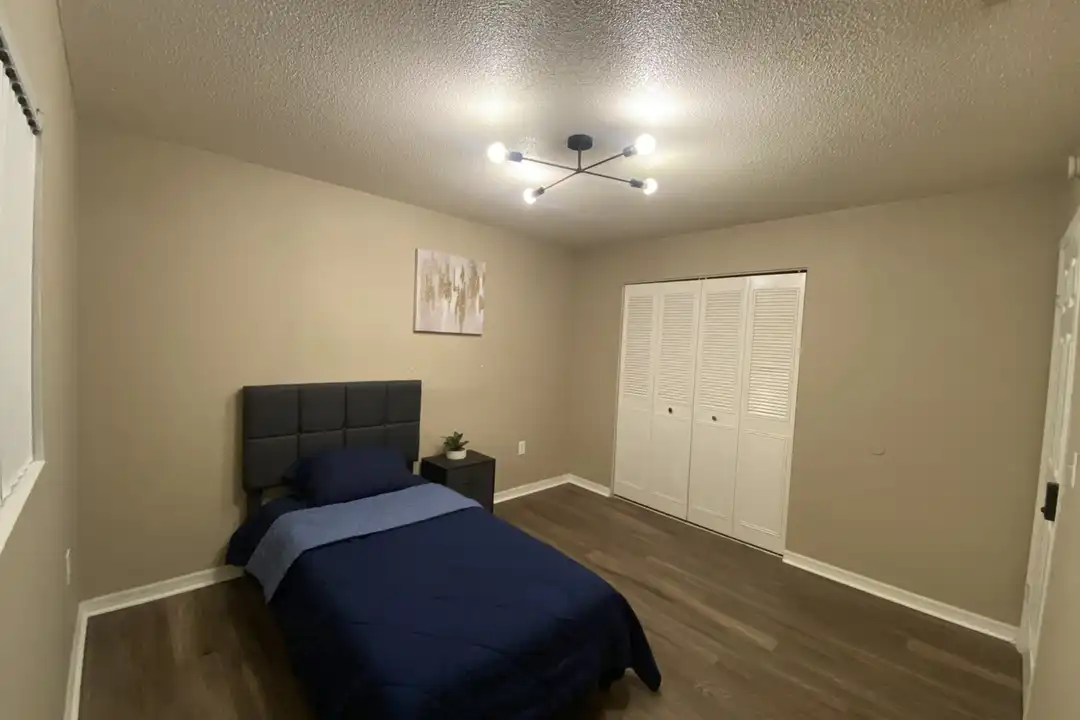 604 Glad Rd unit 3 – photo 1 of 7