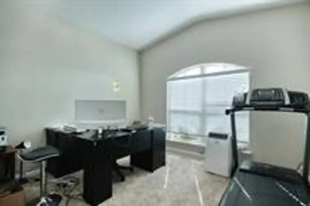 413 Alsatian Ln - View 4