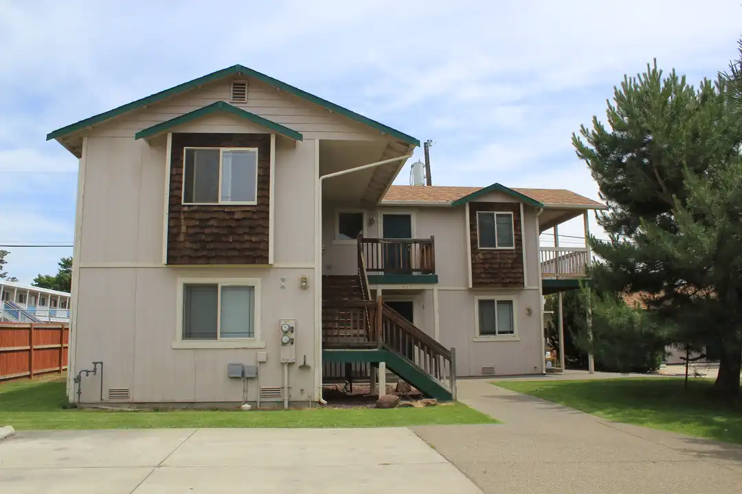 503 River Ave unit A - More