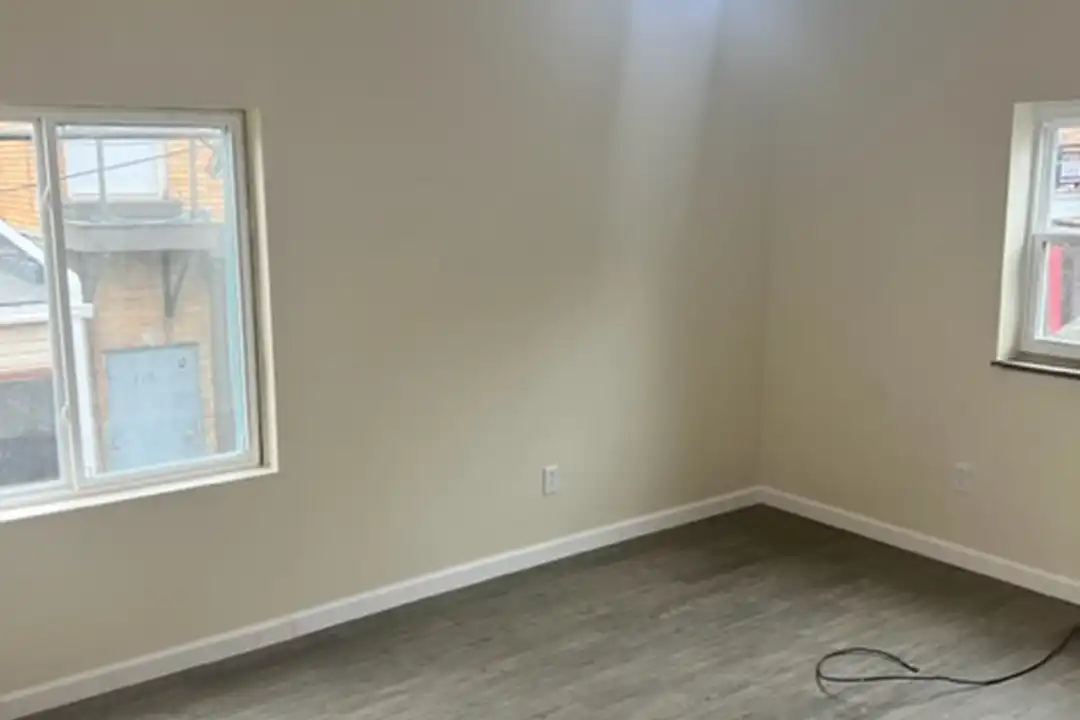 716 Maplewood Ave – photo 1 of 8