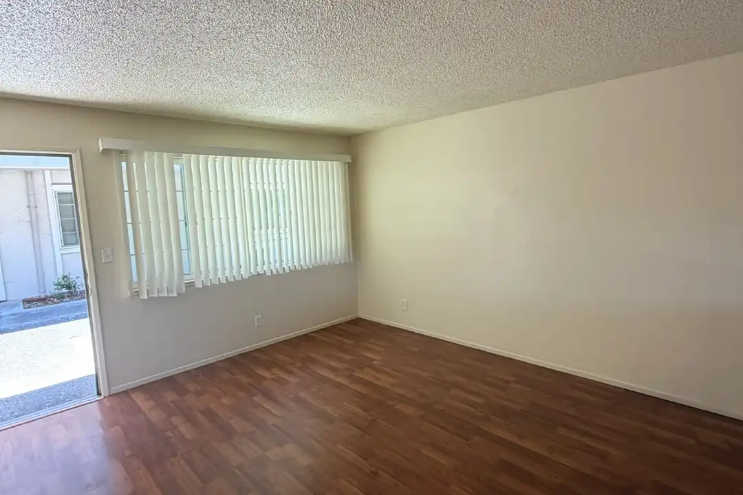 16000 Mateo St – photo 1