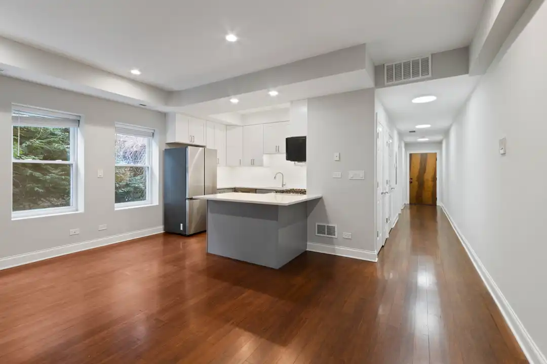4637 N Dover St unit 2N - View 6