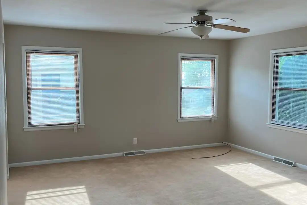 412 11th Ave W - View 2