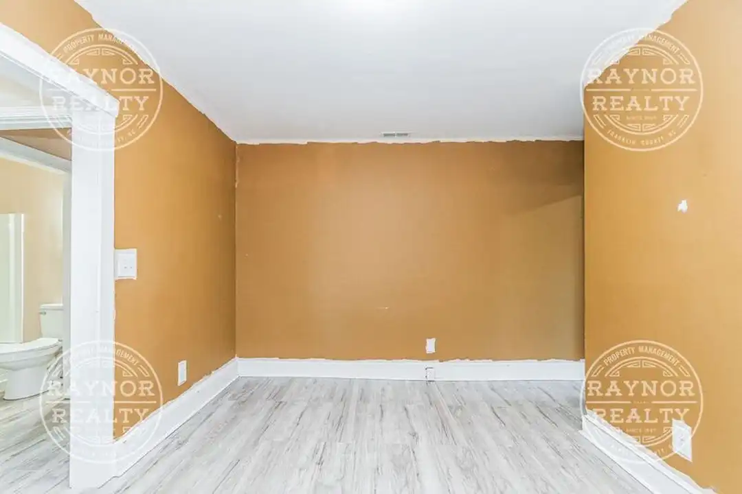 643 Kenwood Ave - View 4