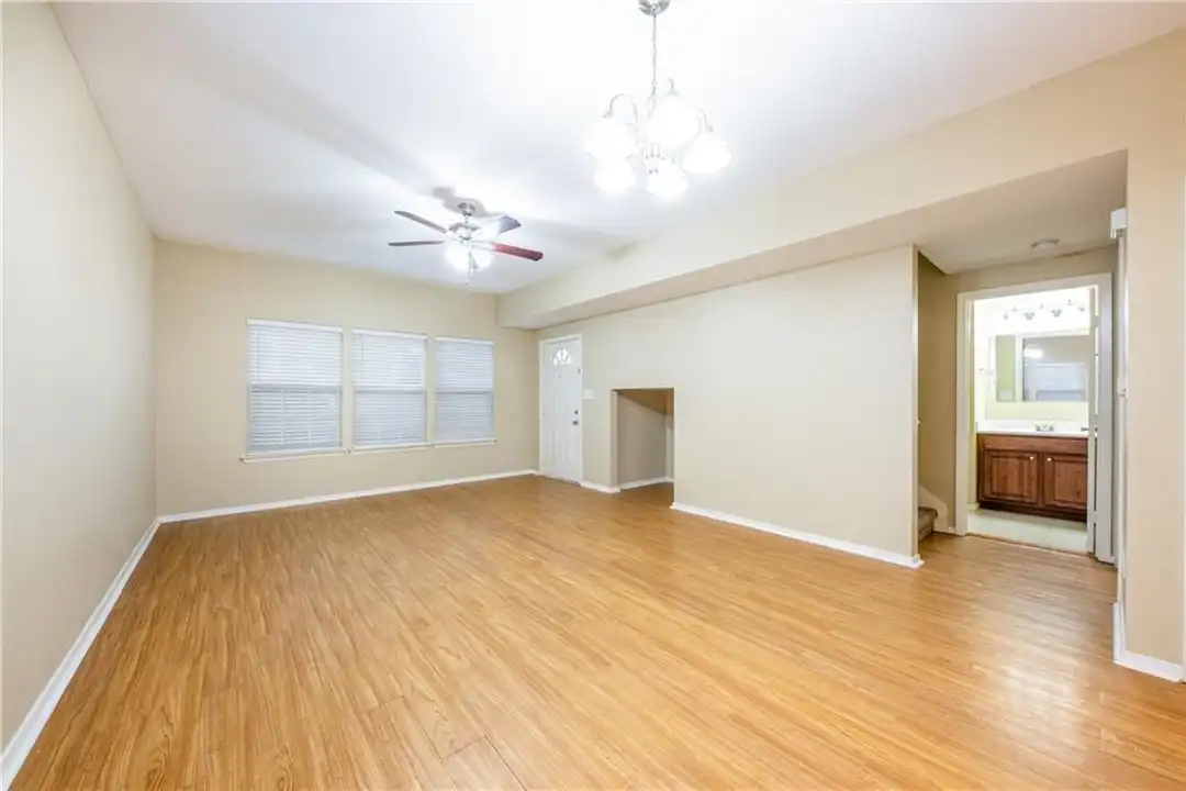 2809 E 22nd St unit B - View 4