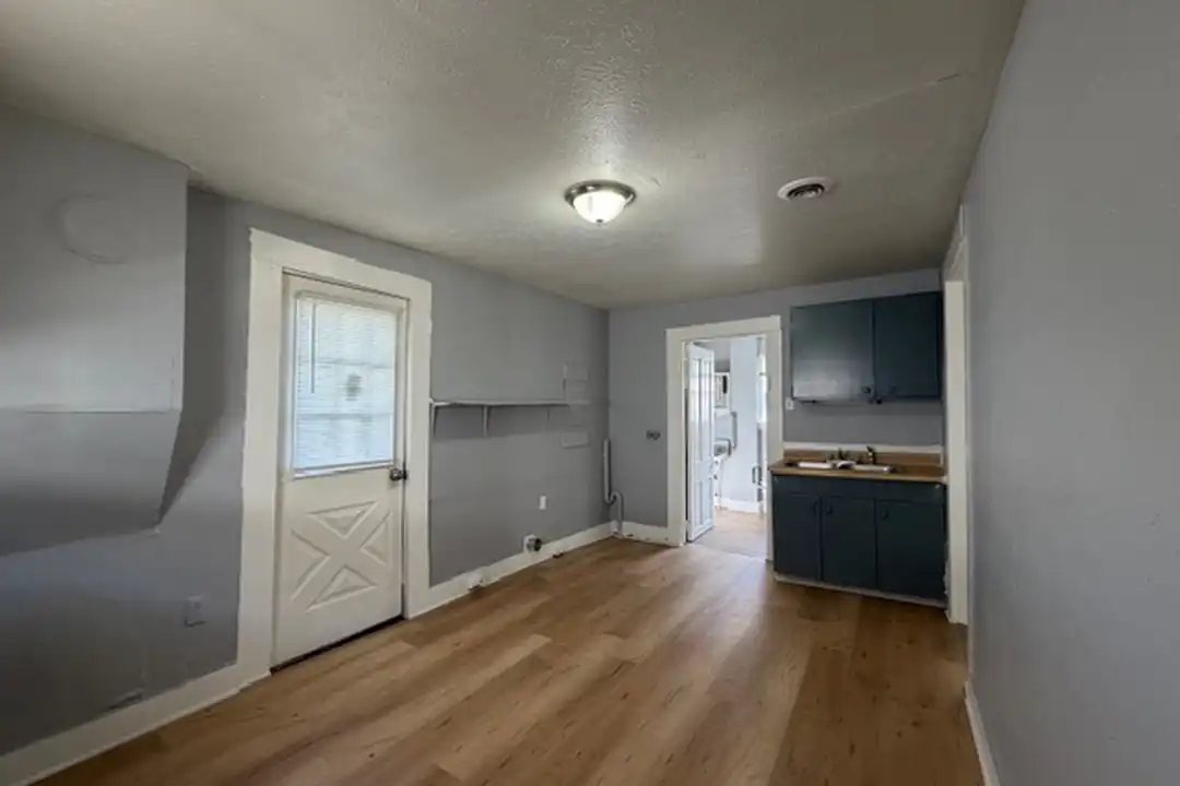 317 Commercial St – photo 1