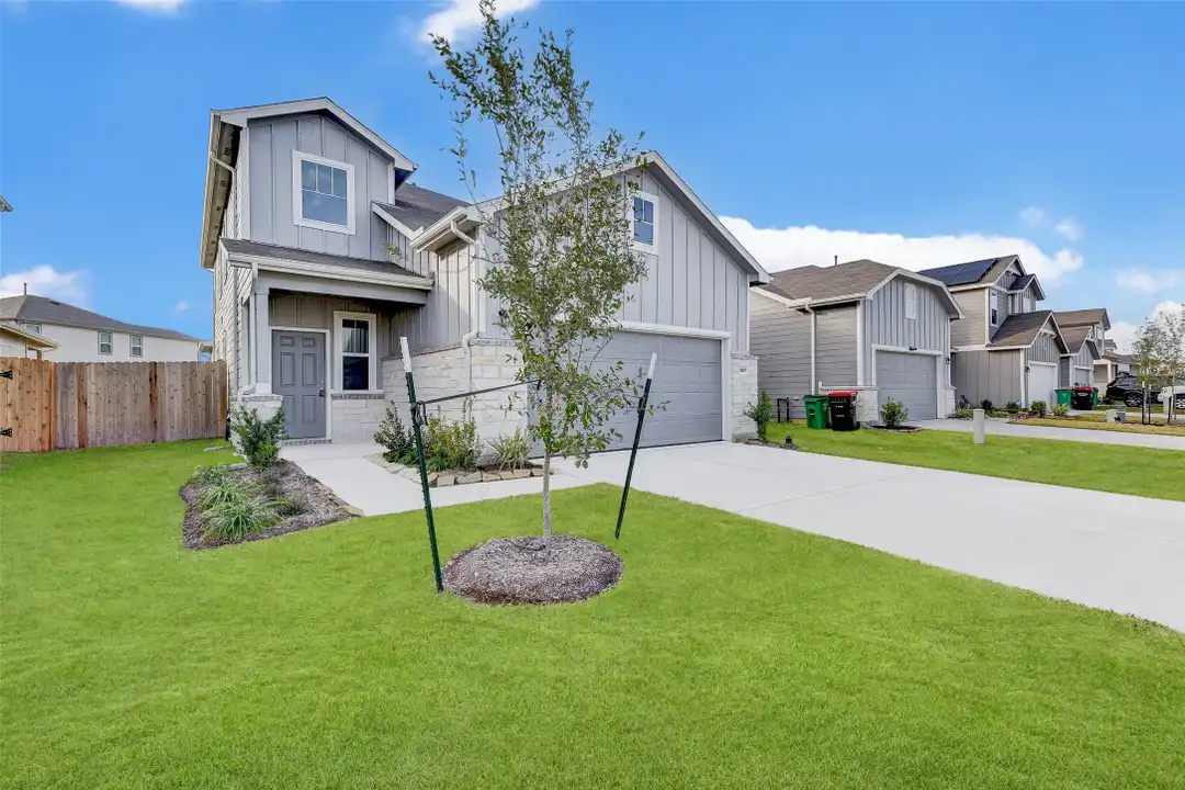 25821 Hedgerow Dr - View 3