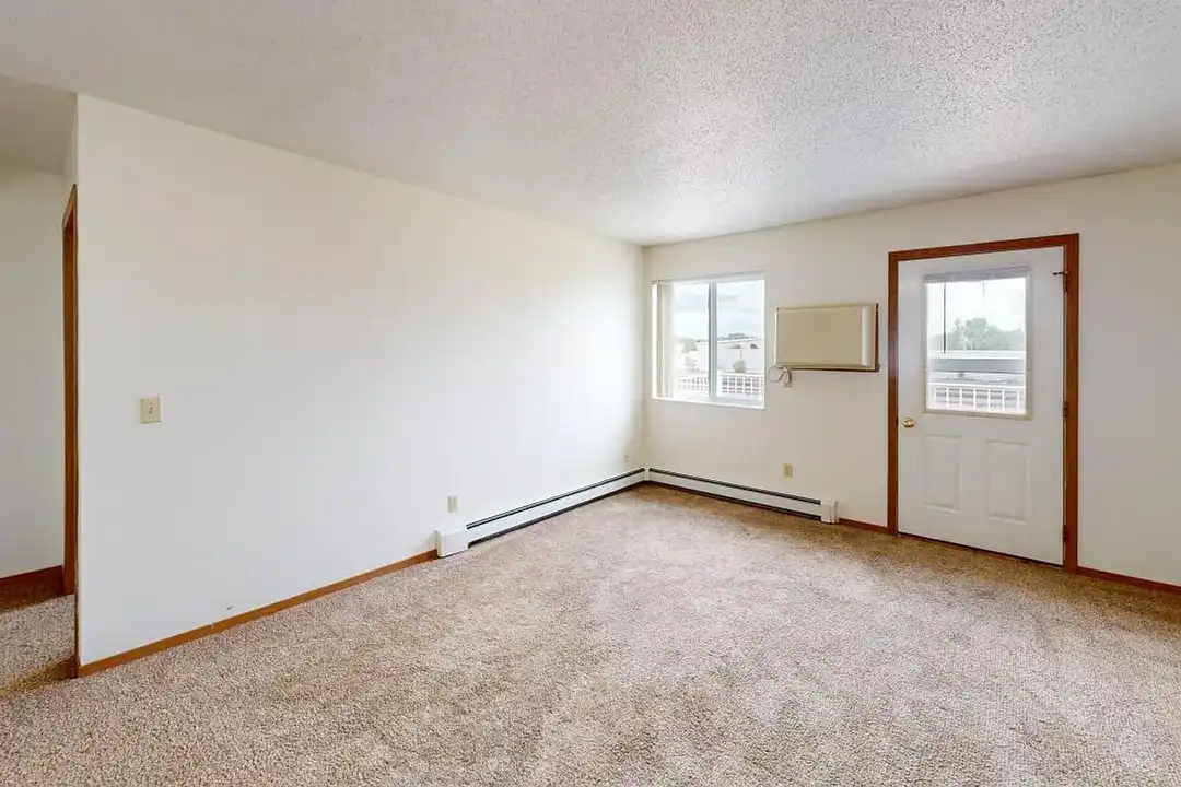 Dakota E & W Apartments – photo 1
