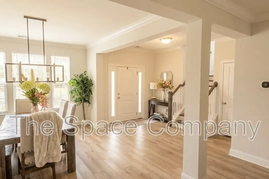 610 S Pointe Blvd - More