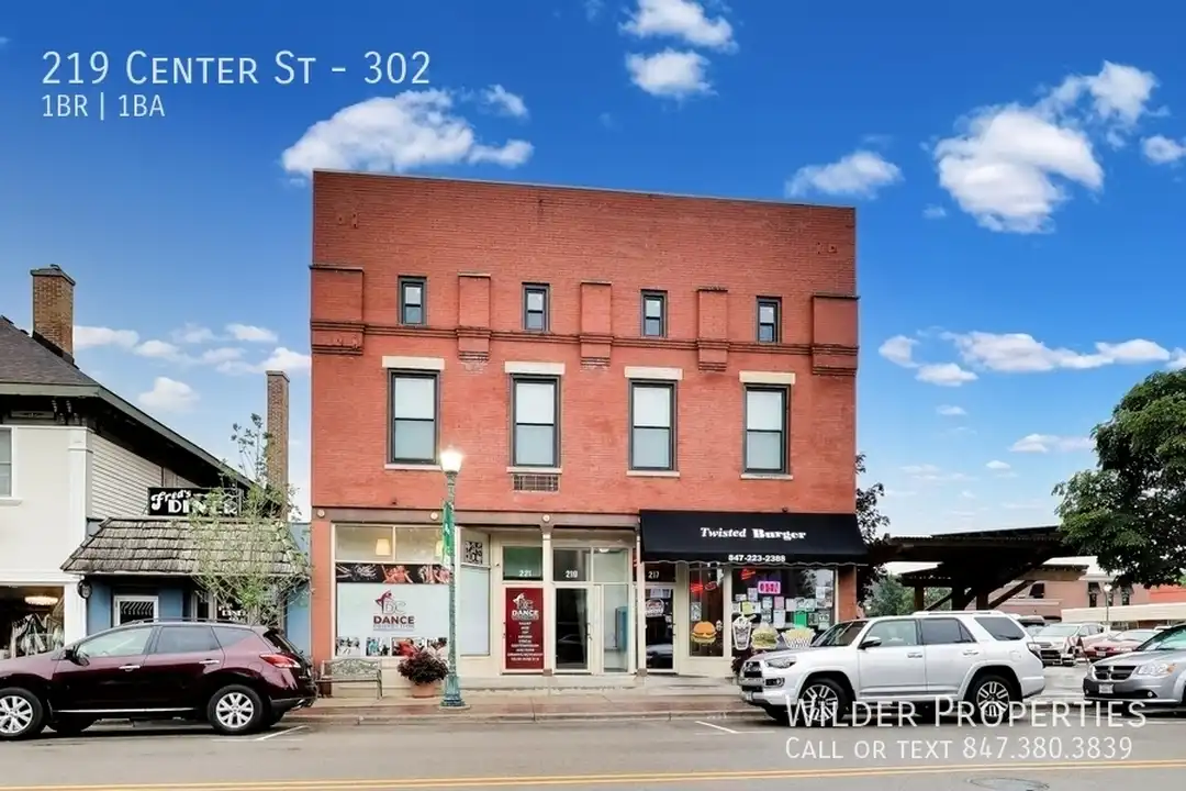 219 Center St – photo 1 of 12