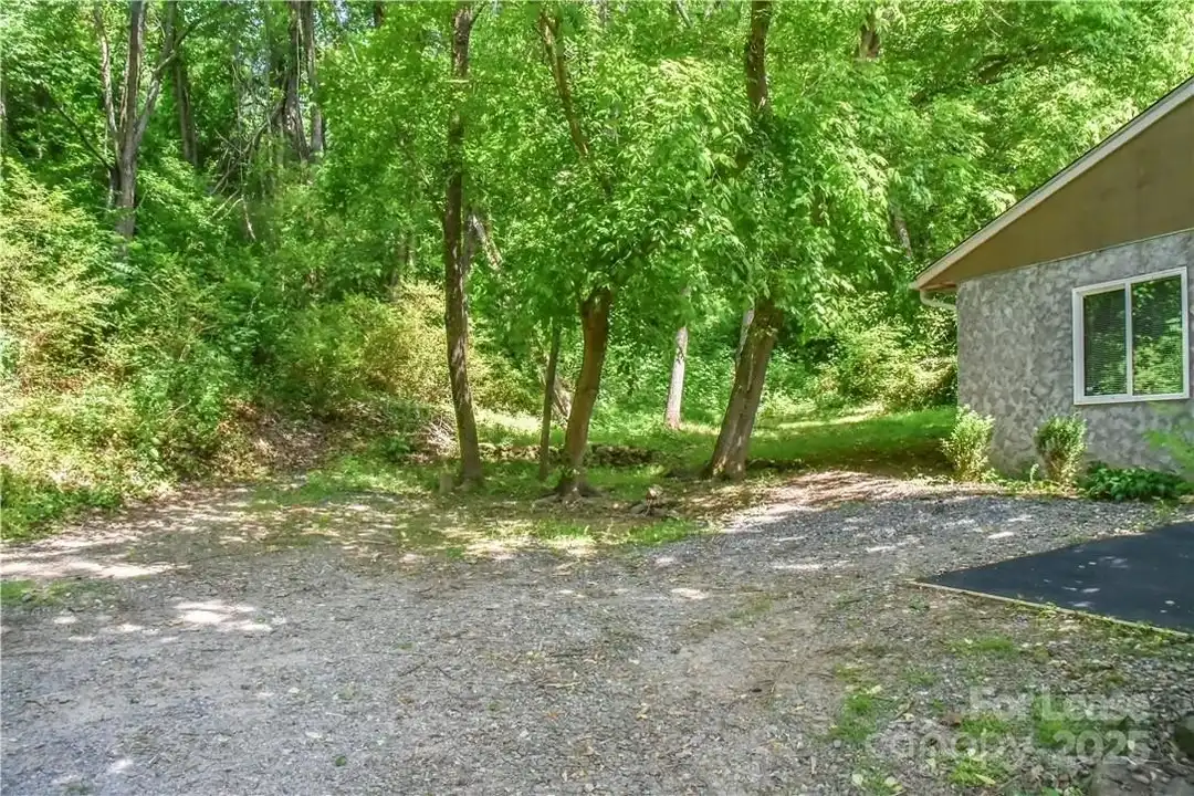 543 College St - View 3