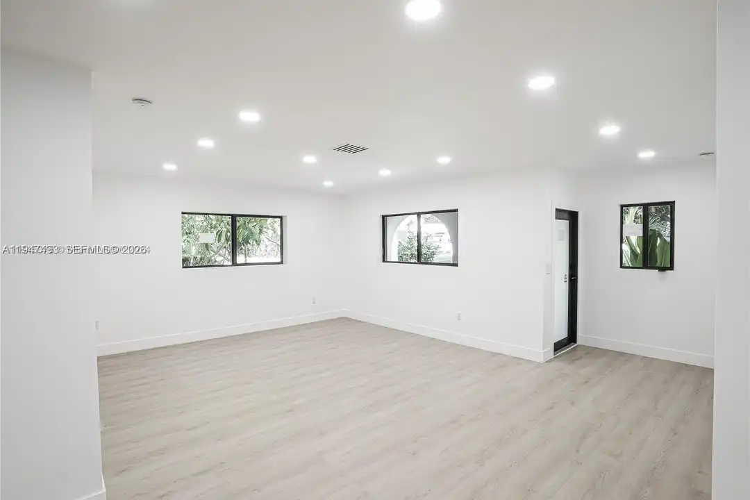 530 NE 91st St - View 6