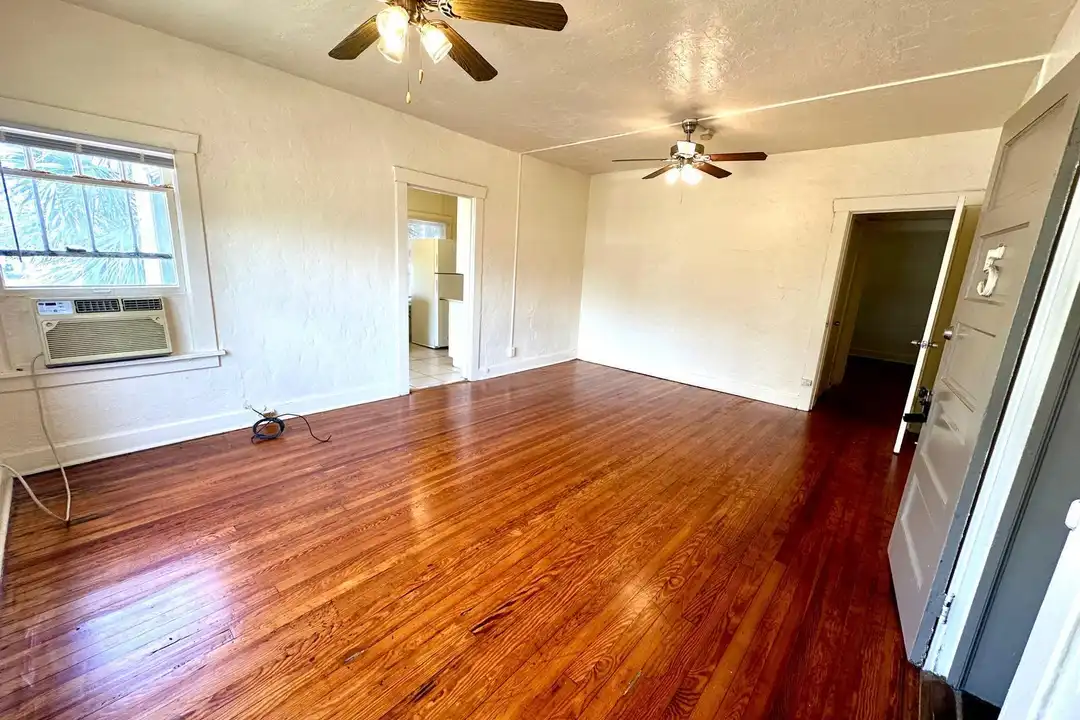 2010 Broward Ave unit 5 - View 4