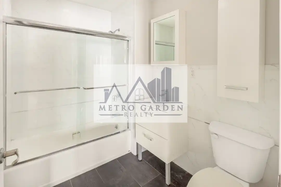 Apartment in Hollis - View 5