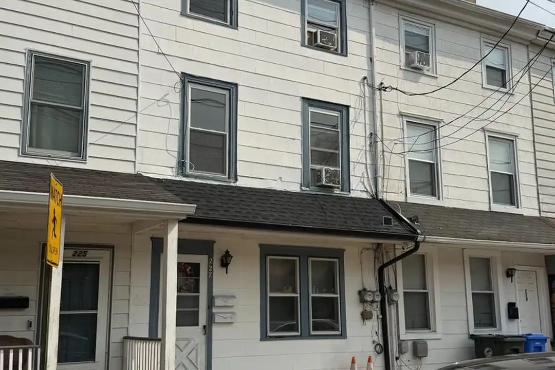 227 E Broad St unit 2 – photo 1 of 9